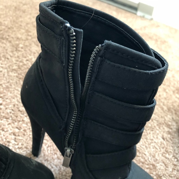 Black heeled ankle booties - Picture 2 of 5
